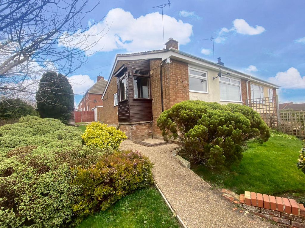 2 bed semidetached bungalow for sale in Spinney Hill, Braunston