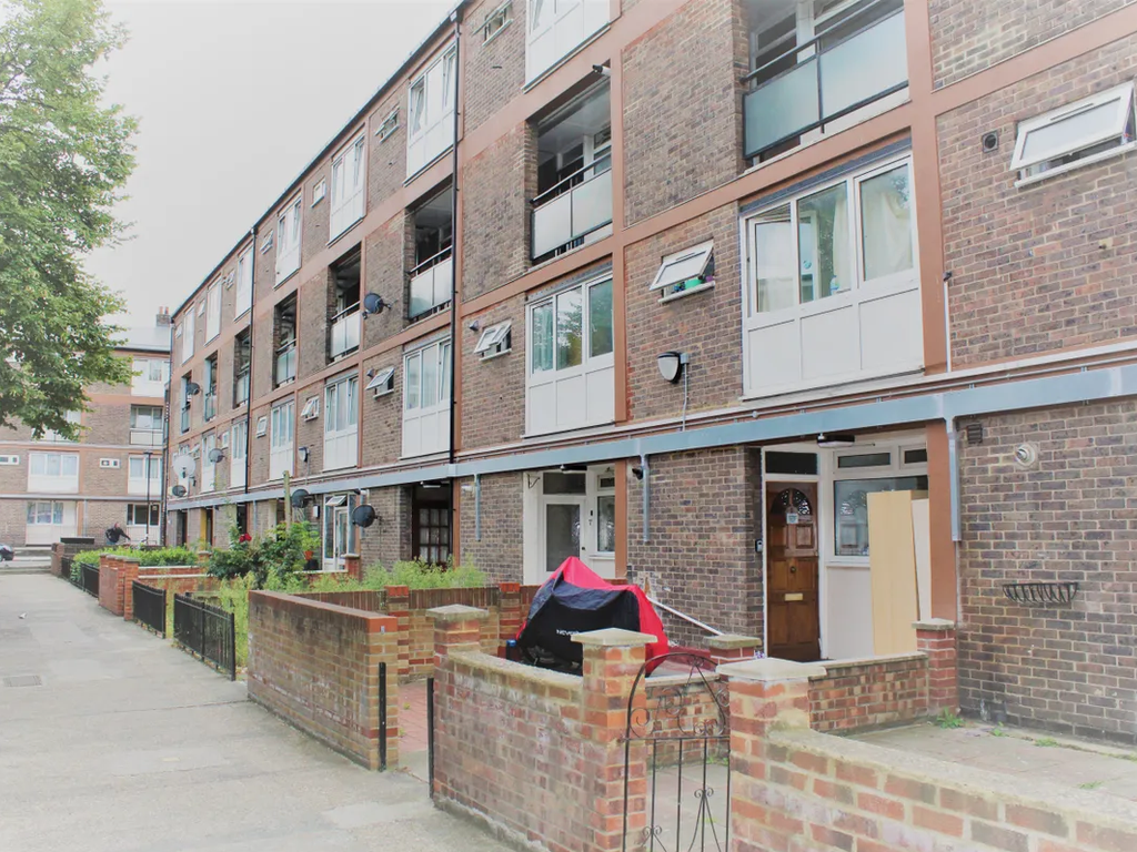 Room to rent in Burdett Road, Mile End E3, £725 pcm Zoopla