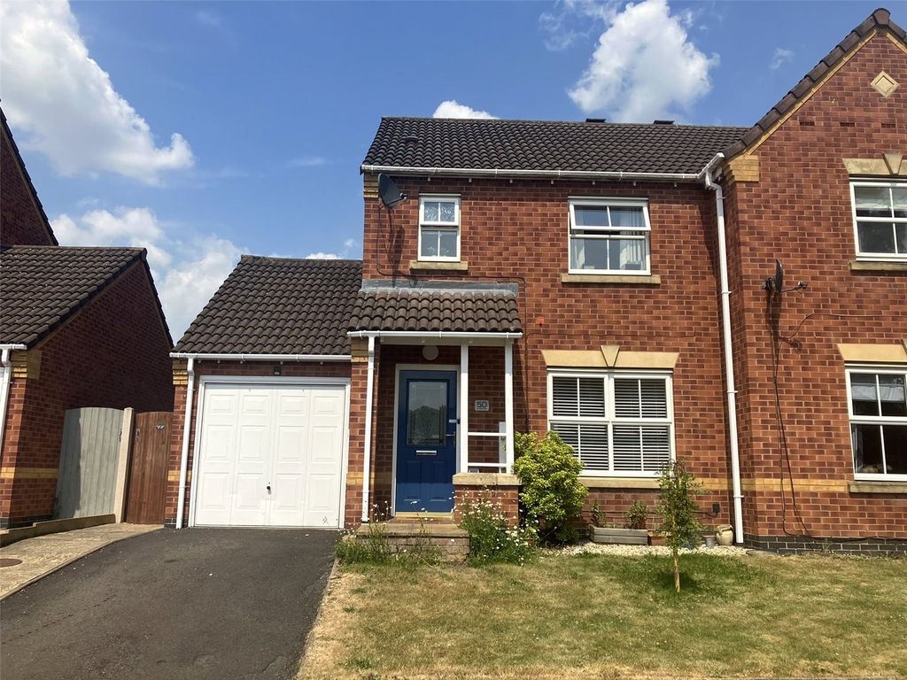3 bed semidetached house for sale in Arundel Close, Telford