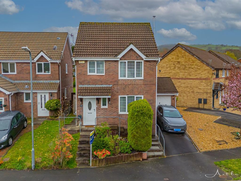 3 bed detached house for sale in Priory Court, Bryncoch, Neath SA10, £