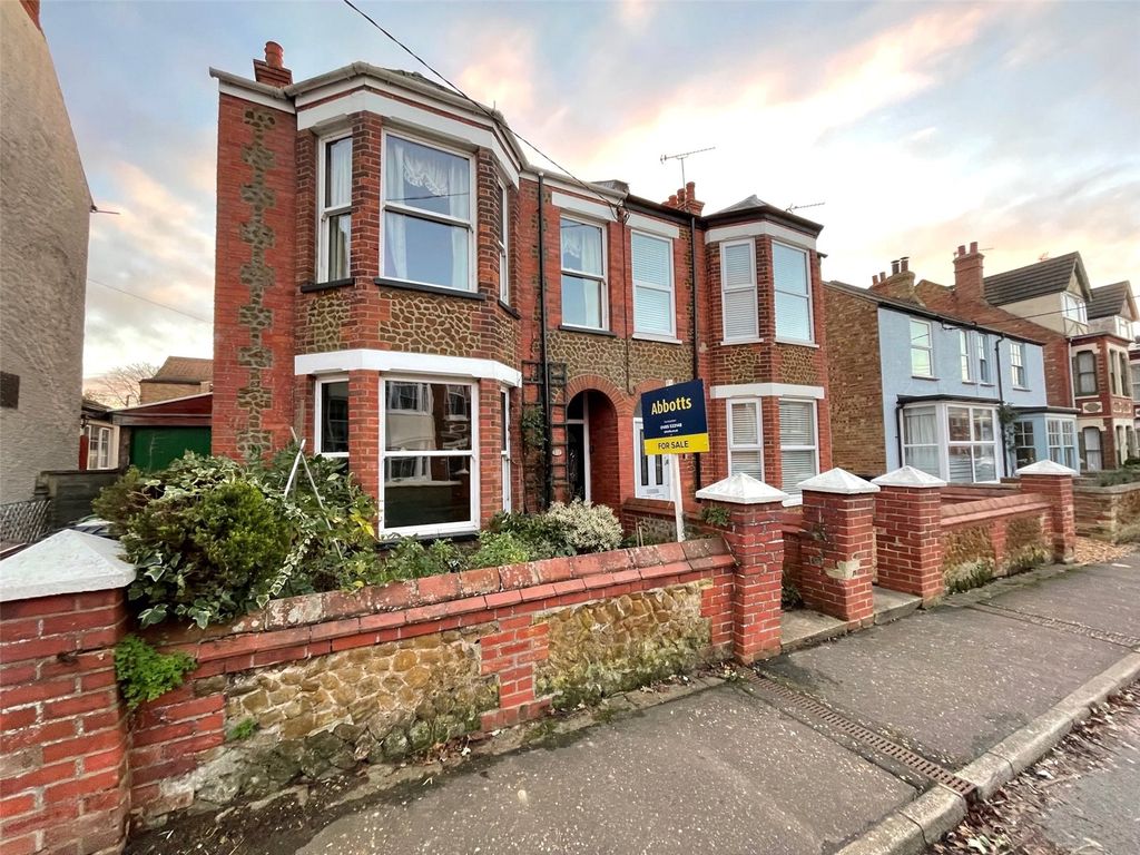 York Avenue, Hunstanton PE36  