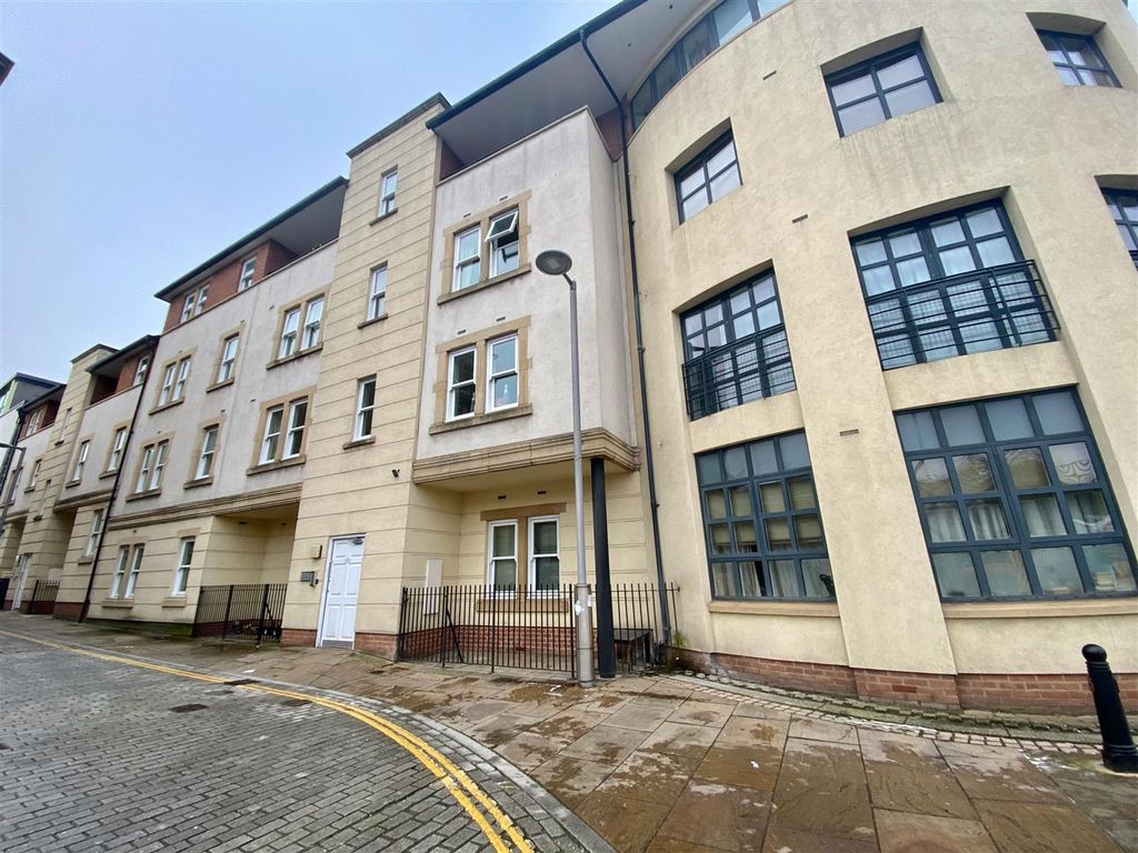 2 bed flat to rent in Curzon Place, Gateshead NE8, £1,150 pcm Zoopla