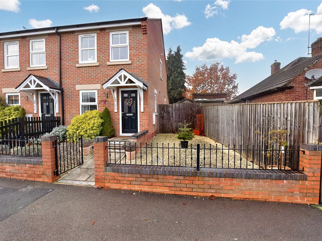 2 bed end terrace house for sale in Sprat Row, Hagbourne Road, Didcot