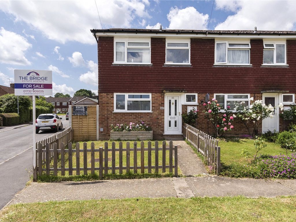 3 bed end terrace house for sale in Springfield Road, Edenbridge, Kent