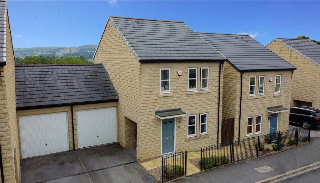 4 bed town house for sale in Hayton Way, Skipton, North Yorkshire BD23