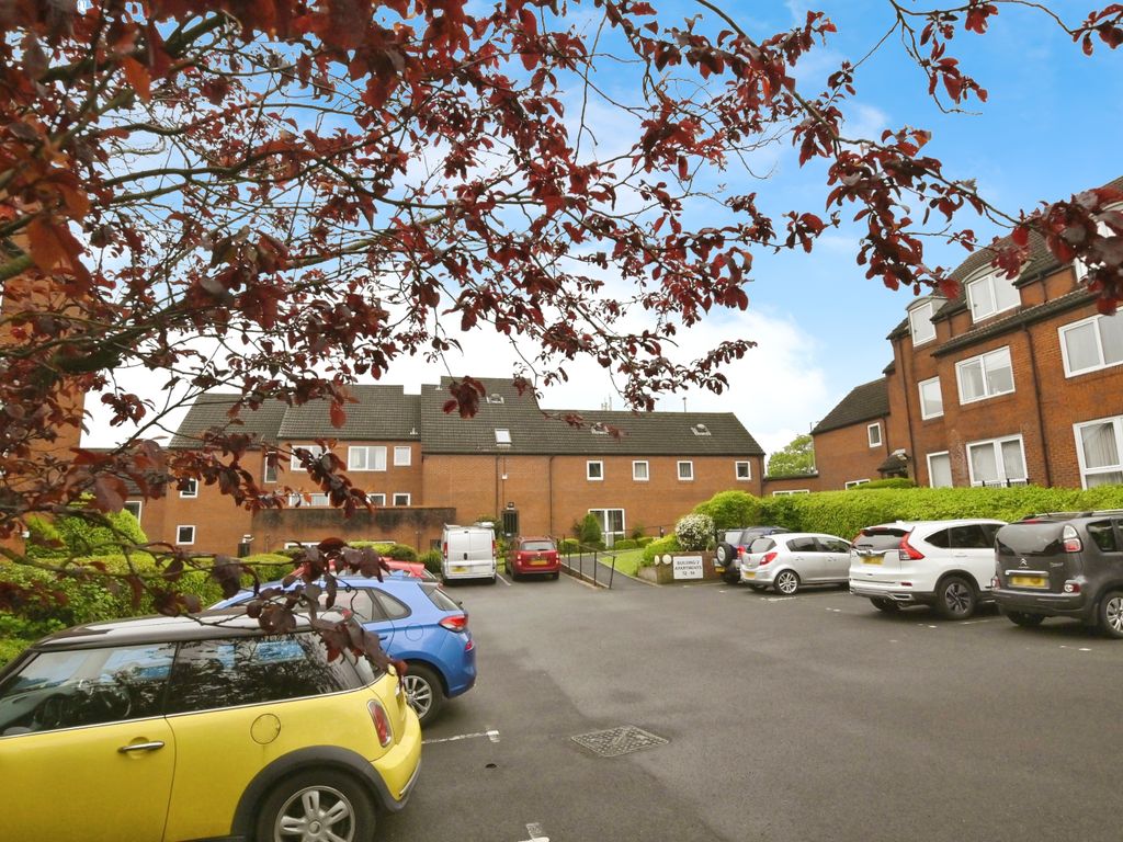 1 bed flat for sale in Hulbert Road, Waterlooville, Hampshire PO7, £100,000 Zoopla