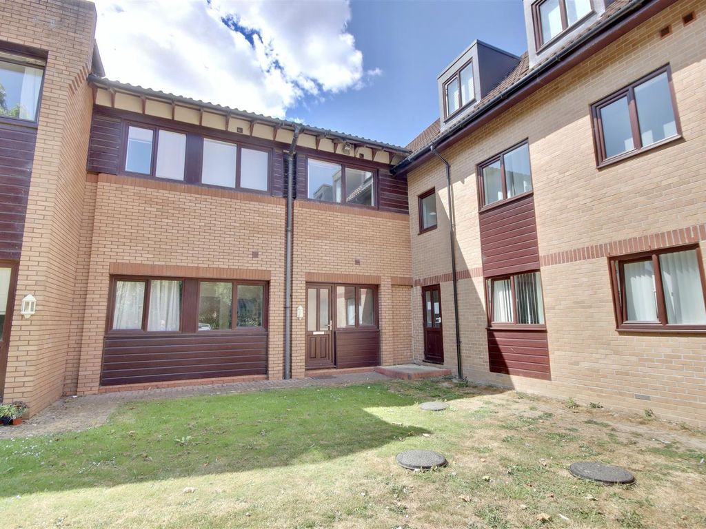 1 bed flat for sale in Wickham Road, Fareham PO16 Zoopla