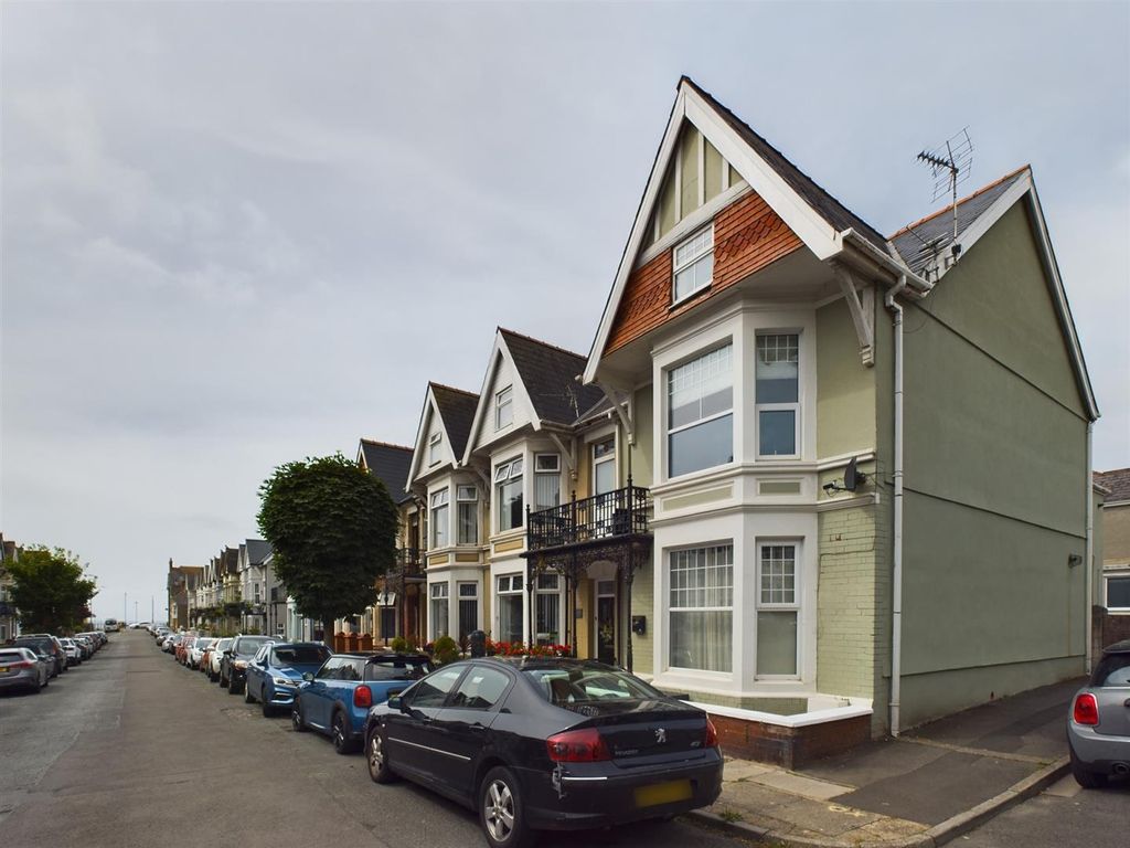 2 bed flat for sale in Esplanade Avenue, Porthcawl CF36, £230,000 Zoopla