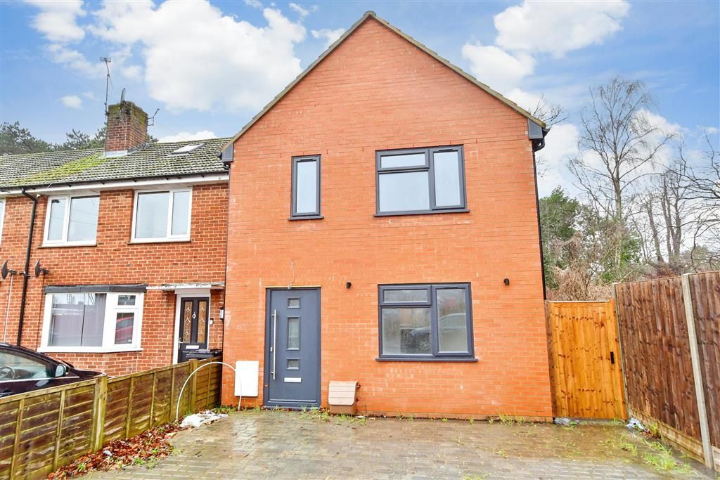 2 bed end terrace house for sale in Sherfield Avenue, Havant, Hampshire