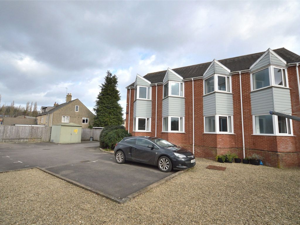 2 bed flat to rent in Gladfield Square, Dudbridge Road, Stroud