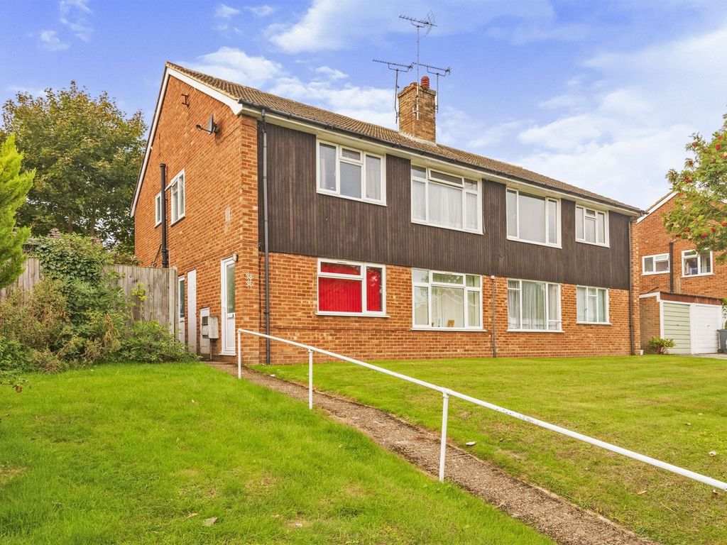 2 bed flat for sale in Raymond Avenue, Canterbury CT1 Zoopla
