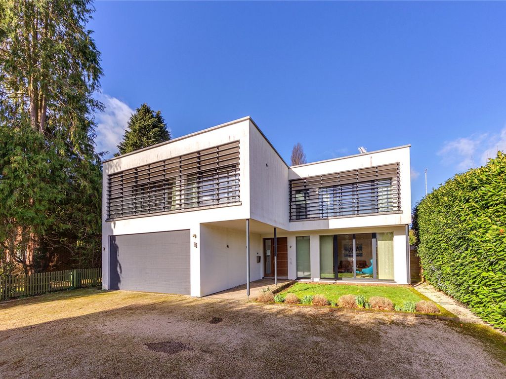 5 bed detached house for sale in Oakridge Avenue, Radlett
