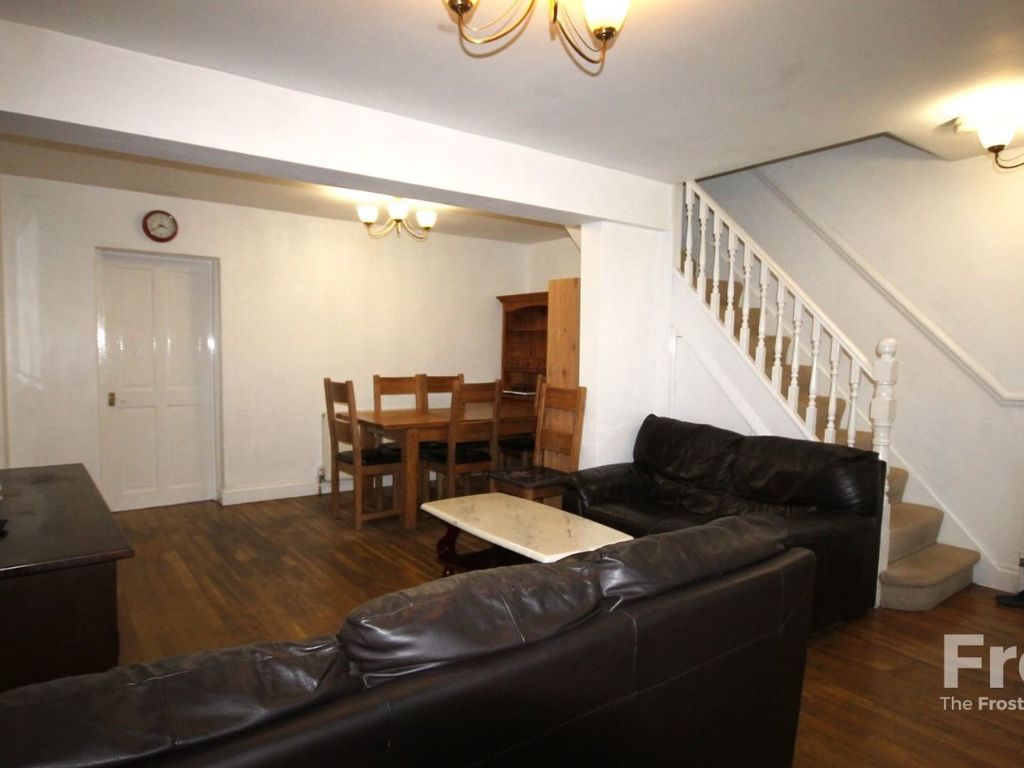 3 bed terraced house to rent in Lansbury Avenue, Feltham TW14, £2,000