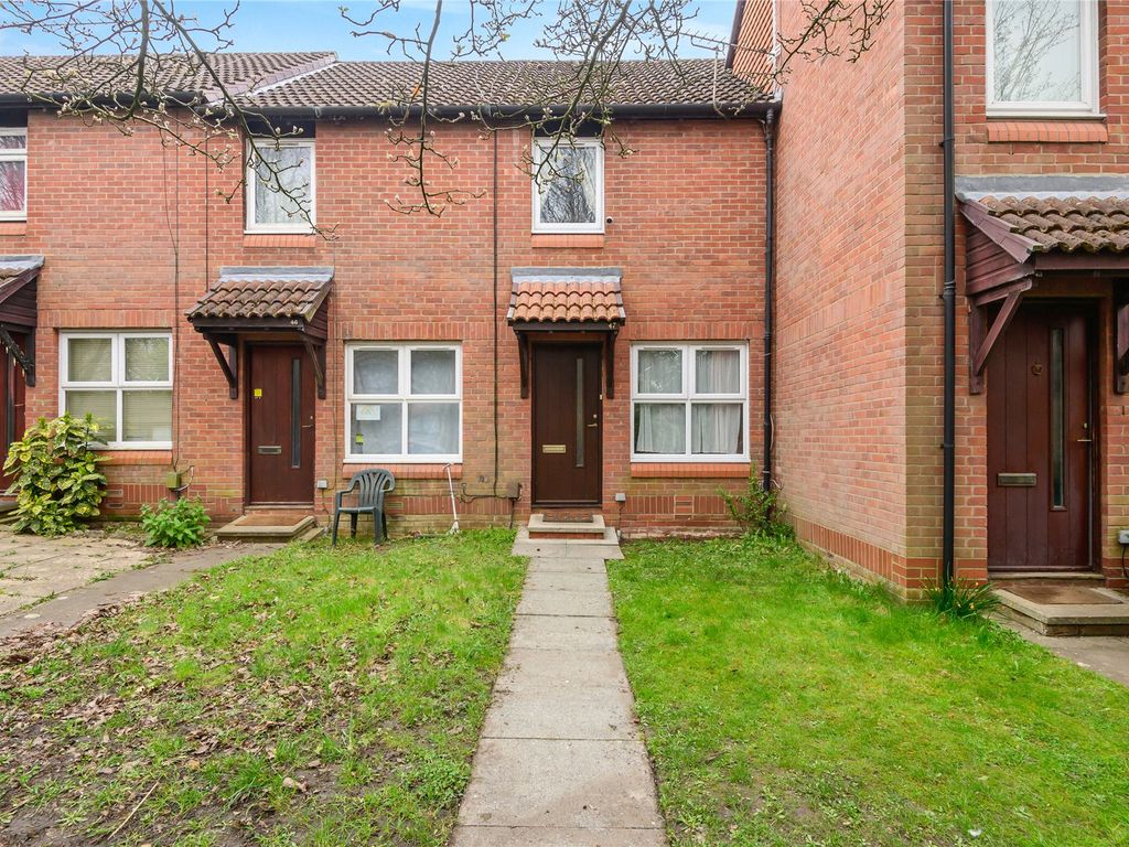 2 bed terraced house for sale in Hedgerley Court, Horsell, Woking GU21