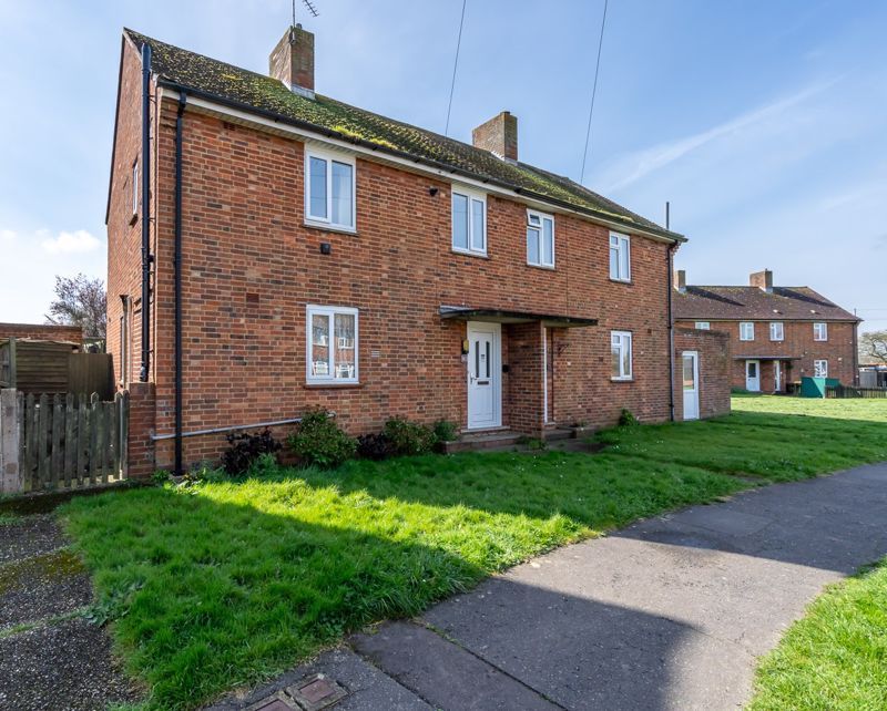 3 bed semidetached house for sale in Exton Road, Chichester PO19, £