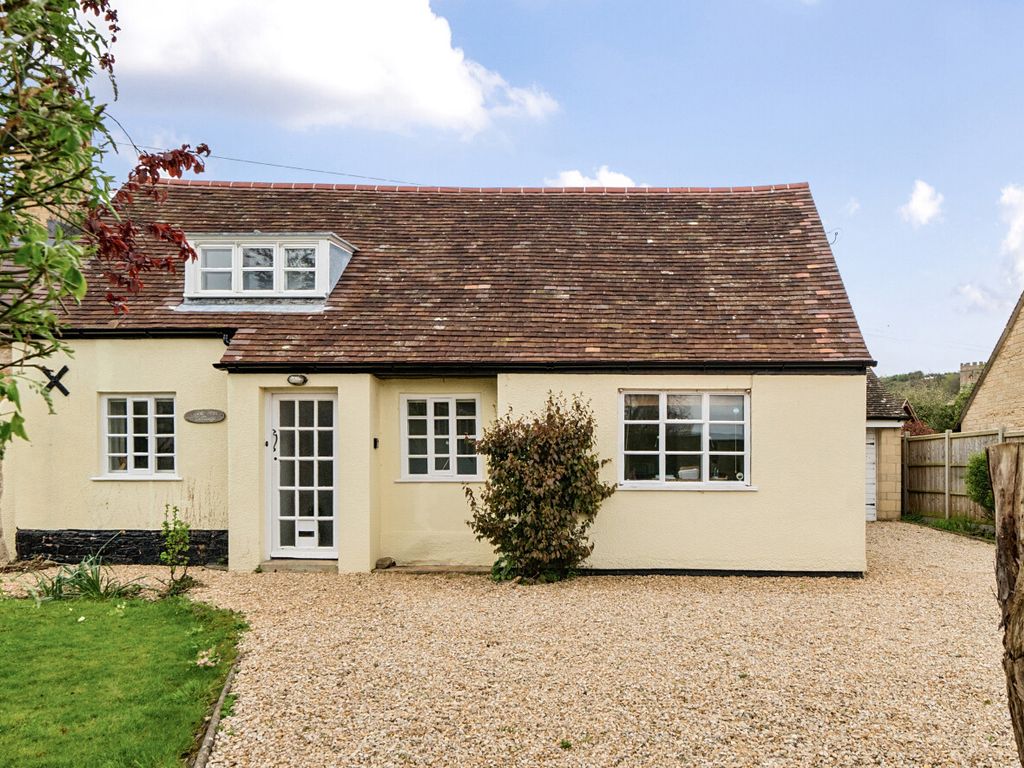 2 bed detached house for sale in Teddington, Tewkesbury