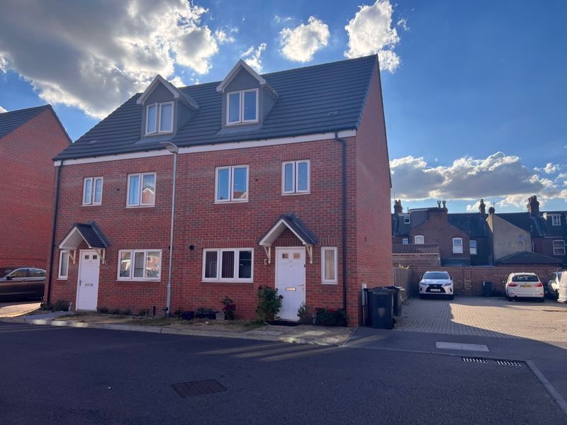 4 bed semidetached house to rent in Guardian Way, Luton LU1 Zoopla