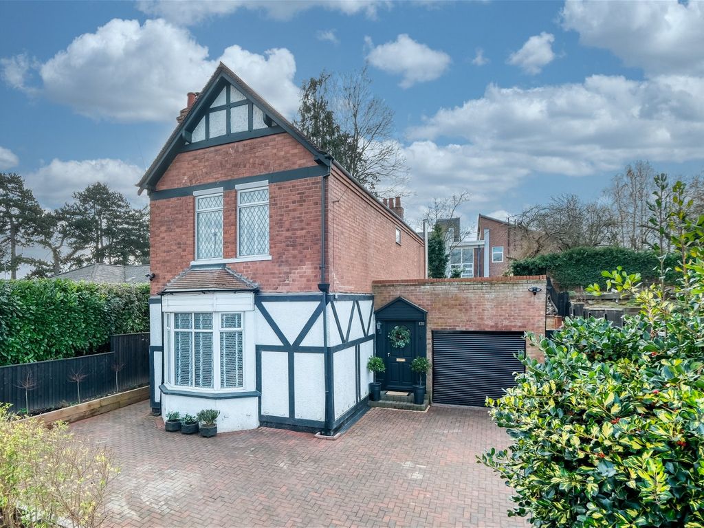 3 bed detached house for sale in Southwood House, Worcester WR5, £