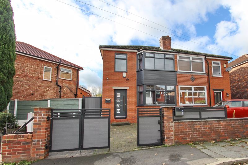 3 bed semidetached house for sale in Lime Avenue, Whitefield