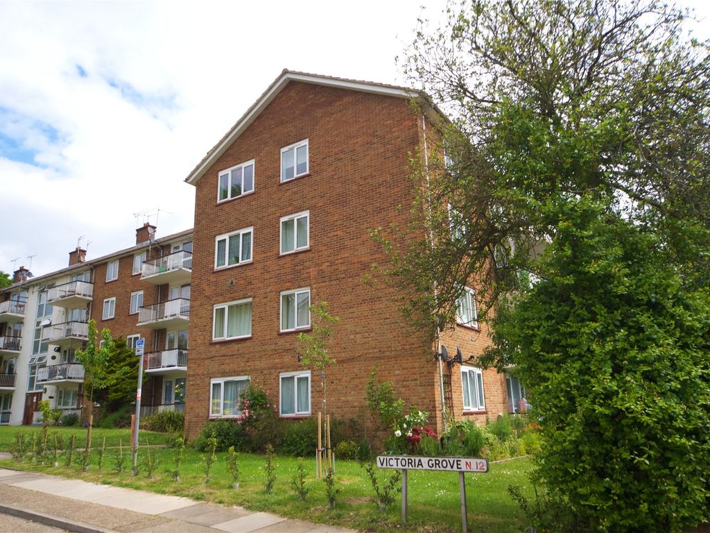 2 bed flat for sale in Victoria Grove, North Finchley, London, UK N12
