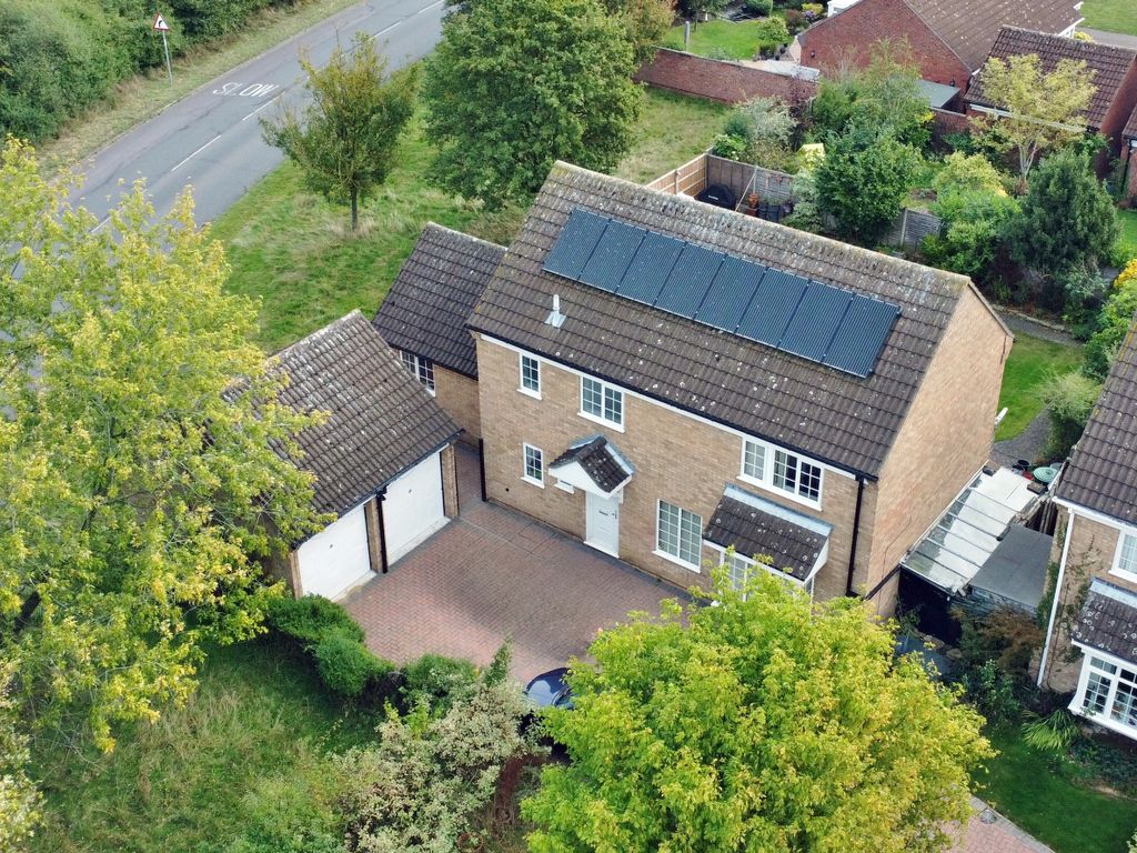 4 bed detached house for sale in Sandwich Close, St. Ives PE27, £