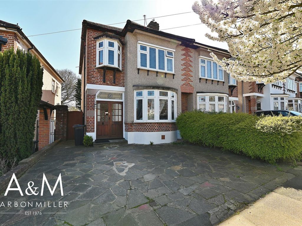 3 bed semidetached house for sale in Aragon Drive, Ilford IG6 Zoopla