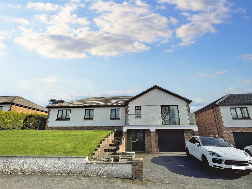 4 bed detached bungalow for sale in Heol Nantyglasdwr, Cwmffrwd
