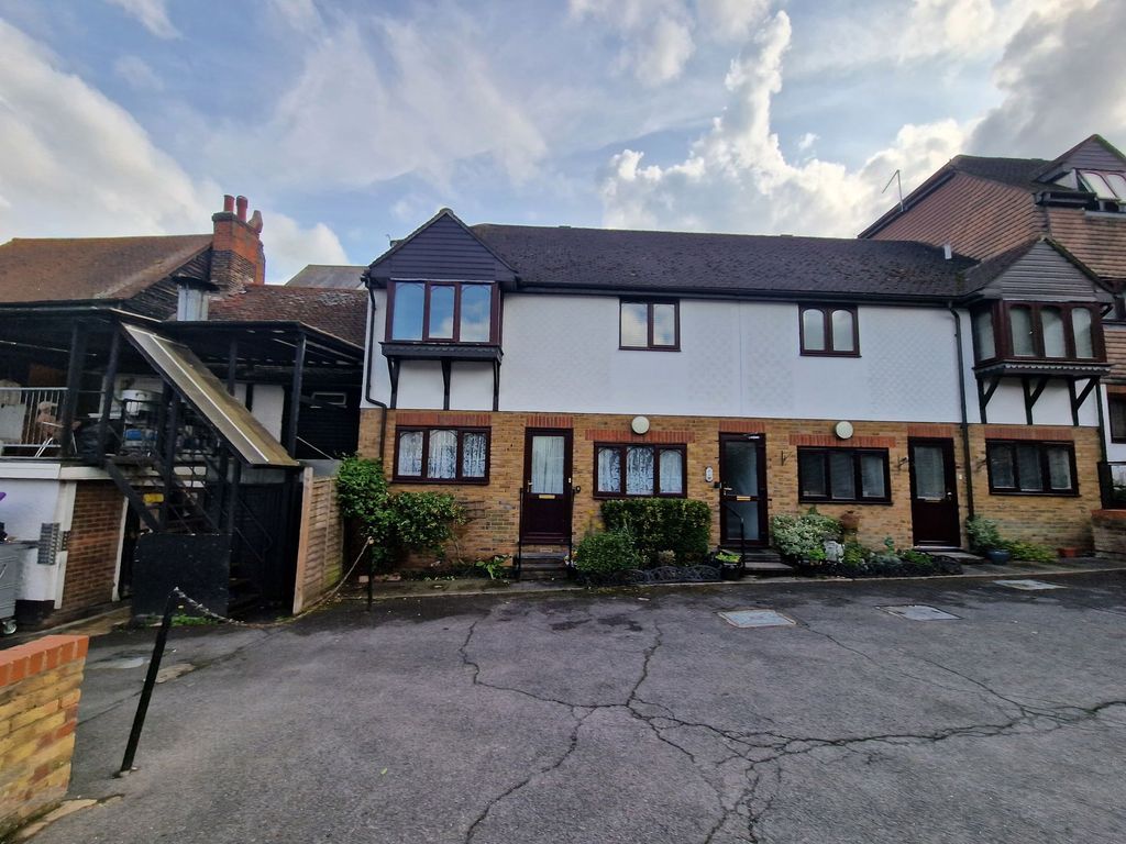 1 bed flat for sale in South Street, Stortford CM23, £95,000