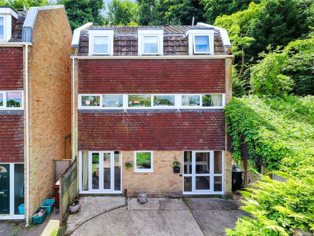 Essex Close, Tunbridge Wells, Kent TN2  