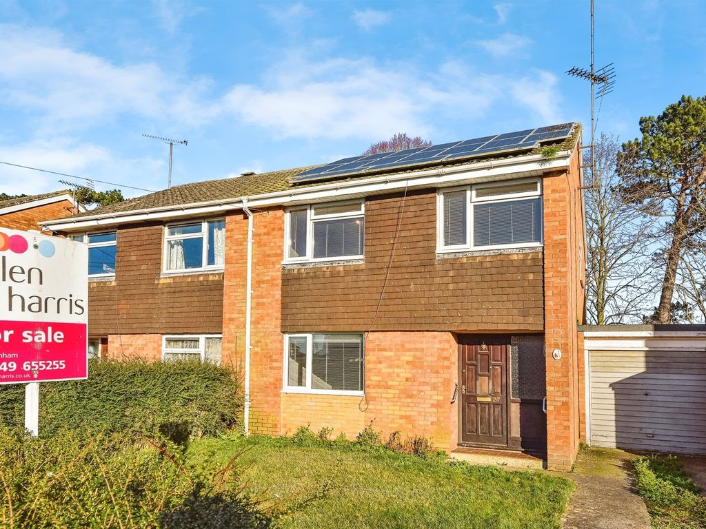 3 bed semidetached house for sale in Fairfoot Close, Chippenham SN14