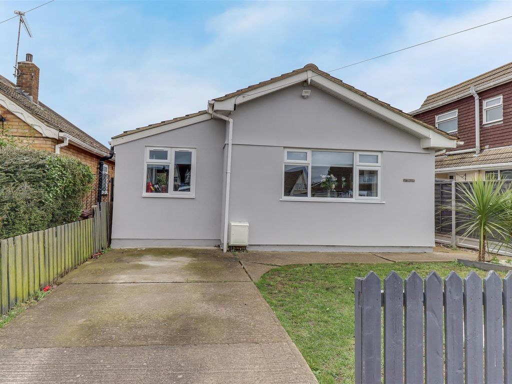 3 bed detached bungalow for sale in Thames Road, Canvey Island SS8 Zoopla