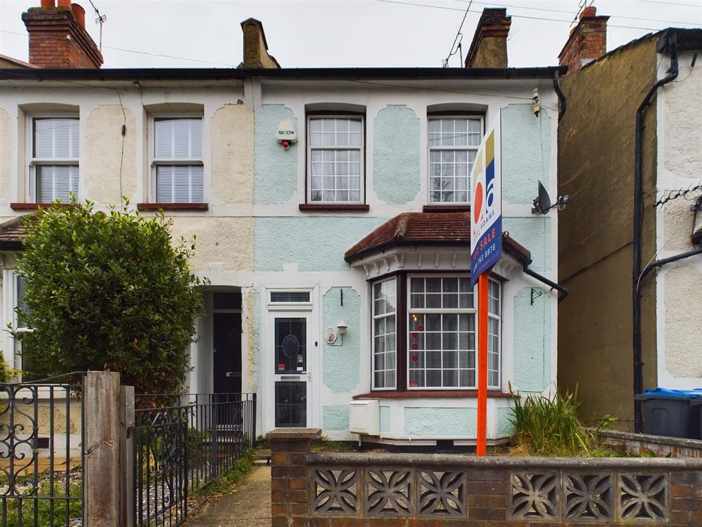 3 bed end terrace house for sale in Chipstead Valley Road, Coulsdon CR5