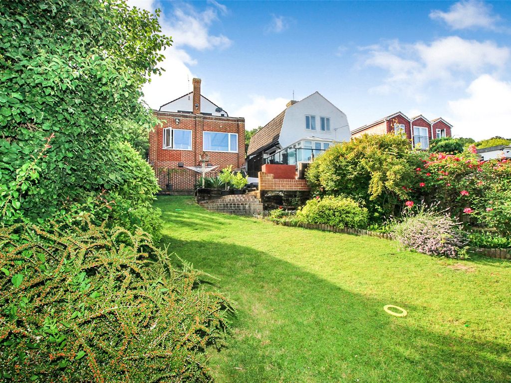 4 bed detached house for sale in Halling, Rochester, Medway ME2, £