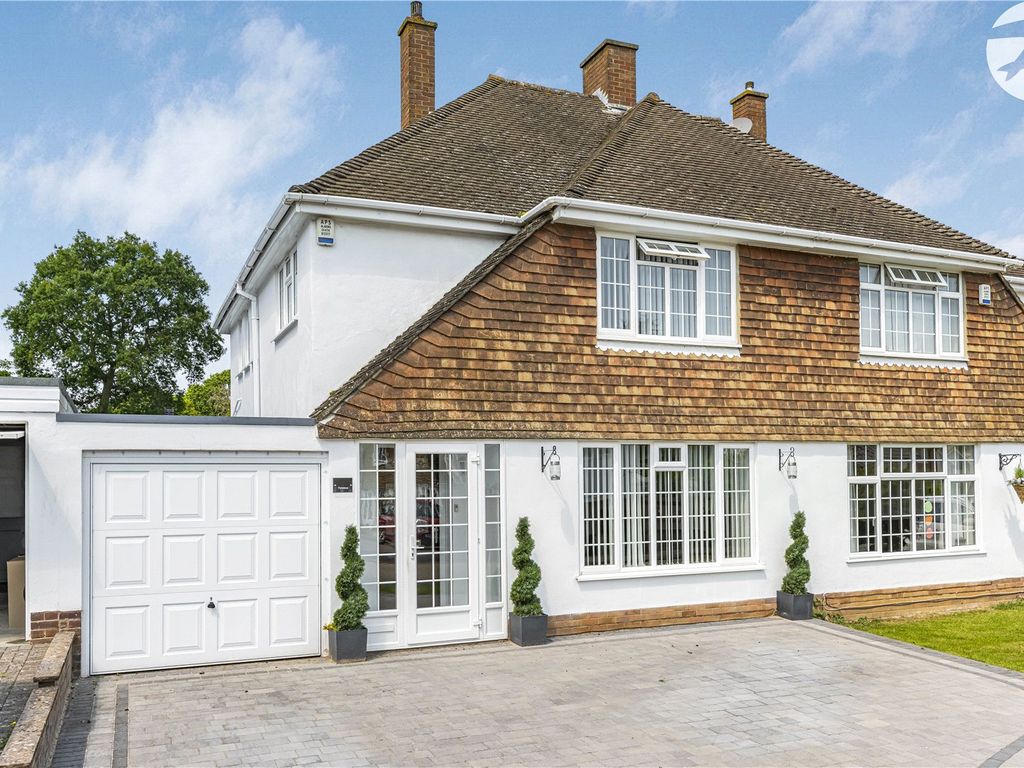 3 bed semidetached house for sale in Ferndene, New Barn, Longfield