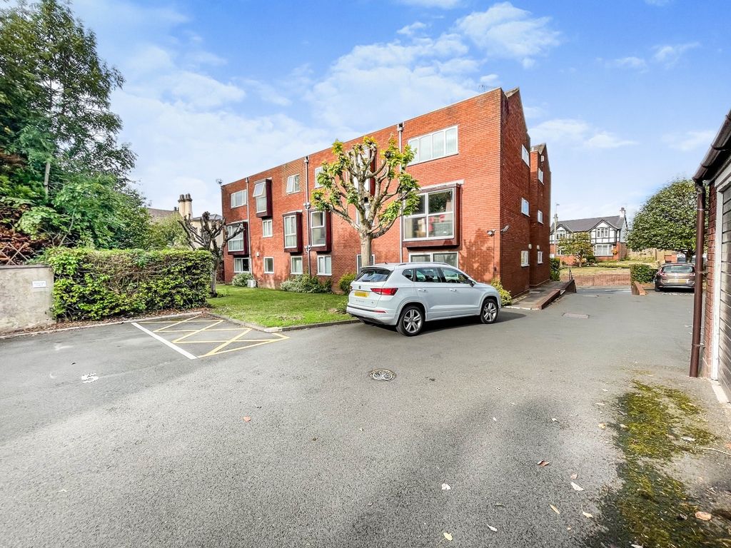 2 bed flat for sale in Flat, Richmond Gardens, High Street, Amblecote