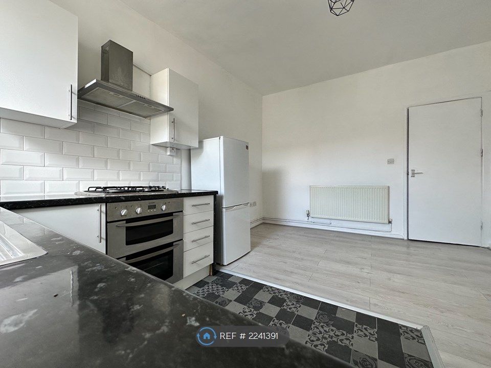 3 bed flat to rent in Stapleton Road, Bristol BS5, £1,950 pcm Zoopla