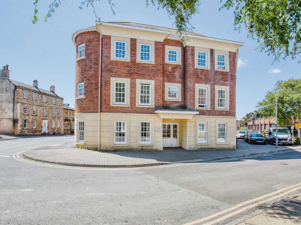 2 bed flat for sale in The Arena, Hendford, Yeovil BA20, £85,000 Zoopla
