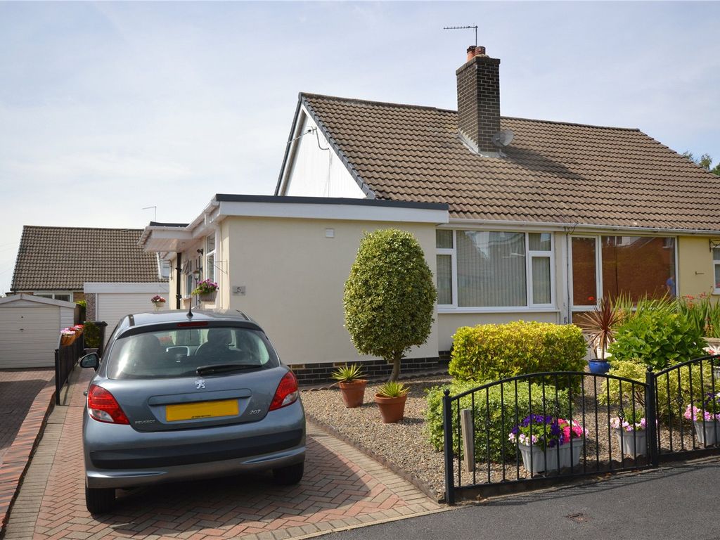 2 bed bungalow for sale in Paddock Close, Garforth, Leeds LS25, £