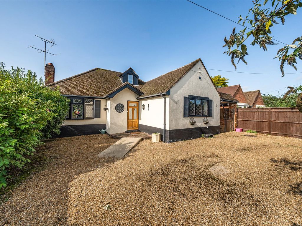 3 bed detached bungalow for sale in Haldane Road, Caversham, Reading