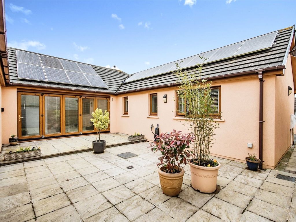 4 bed bungalow for sale in Westhill Avenue, Milford Haven