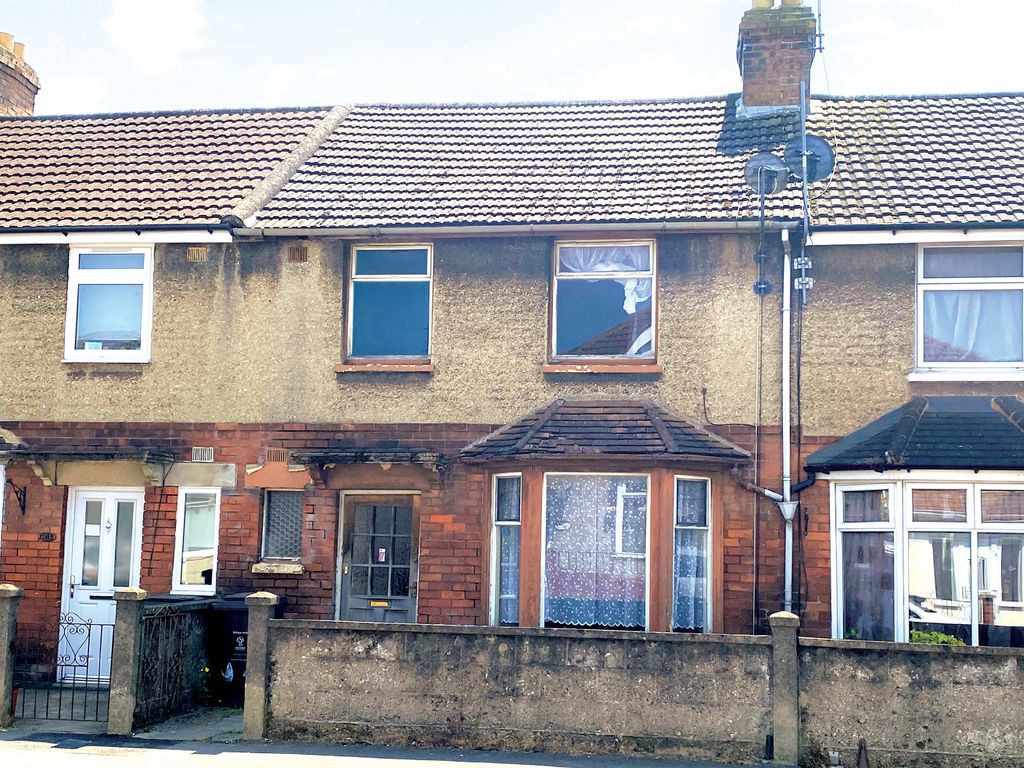 3 bed terraced house for sale in Ferndale Road, Swindon SN2 Zoopla