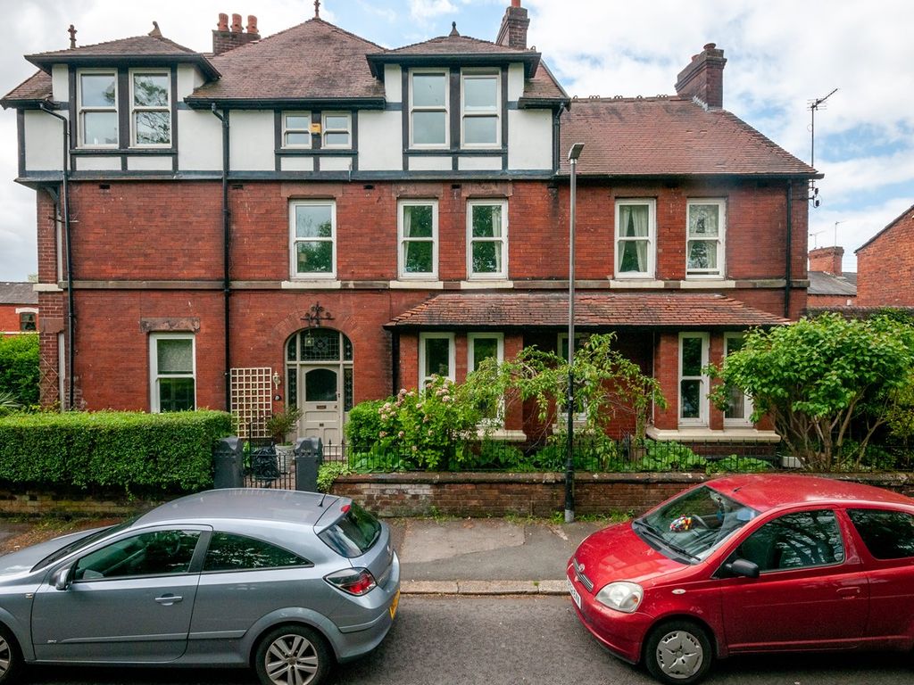 5 bed semidetached house for sale in Windleshaw Road, Dentons Green