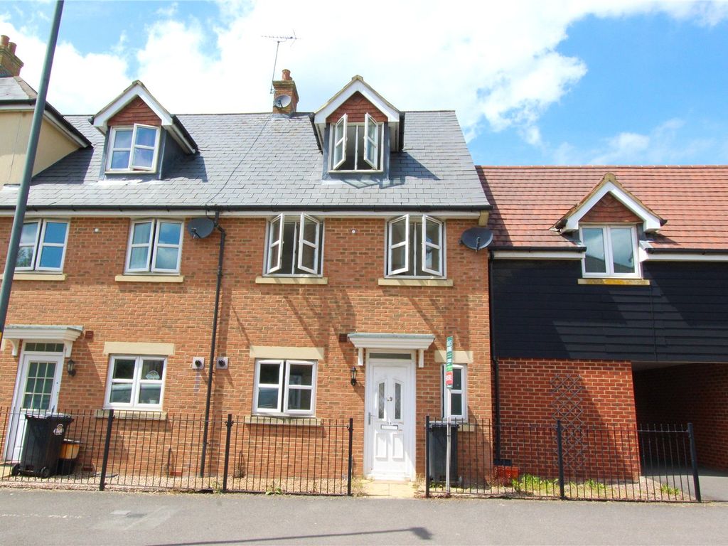 4 bed terraced house to rent in Torun Way, Haydon End, Swindon SN25