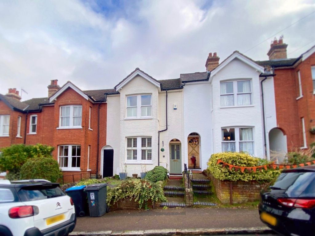 3 bed terraced house to rent in Shrublands Avenue, Berkhamsted HP4, £