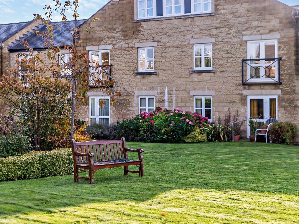 2 bed flat for sale in Hollis Court, Castle Howard Road, Malton YO17, £