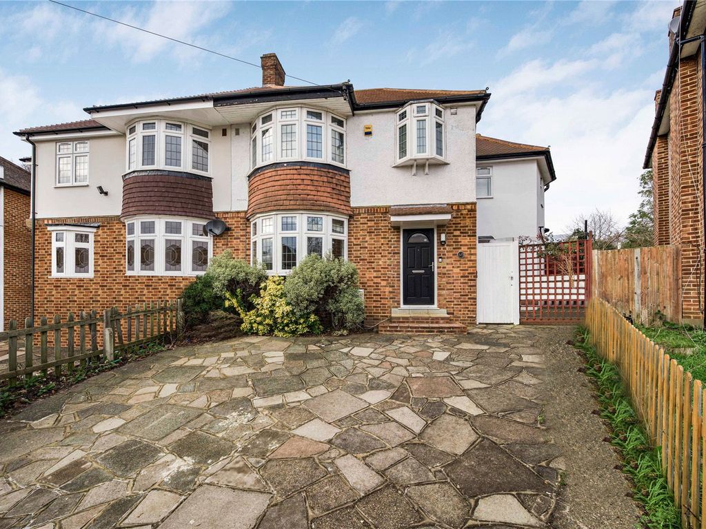 5 bed detached house for sale in Cromford Way, New Malden KT3, £