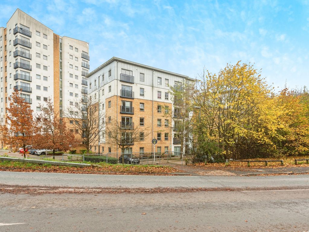 2 bed flat to rent in Priestley Road, Basingstoke RG24, £1,295 pcm Zoopla