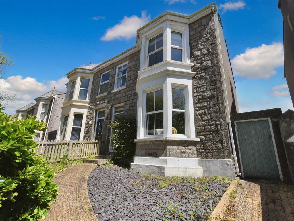 4 bed semidetached house for sale in Albany Road, Redruth TR15, £