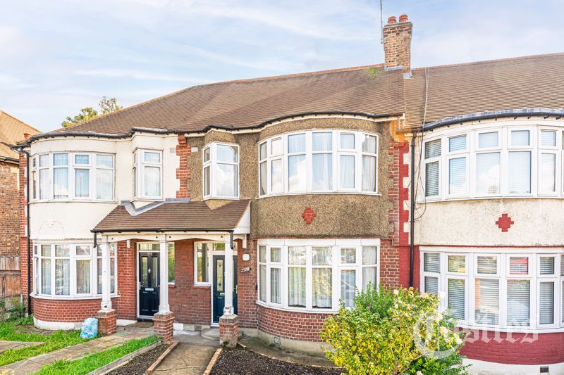 3 bed terraced house for sale in North Circular Road, London N13 Zoopla