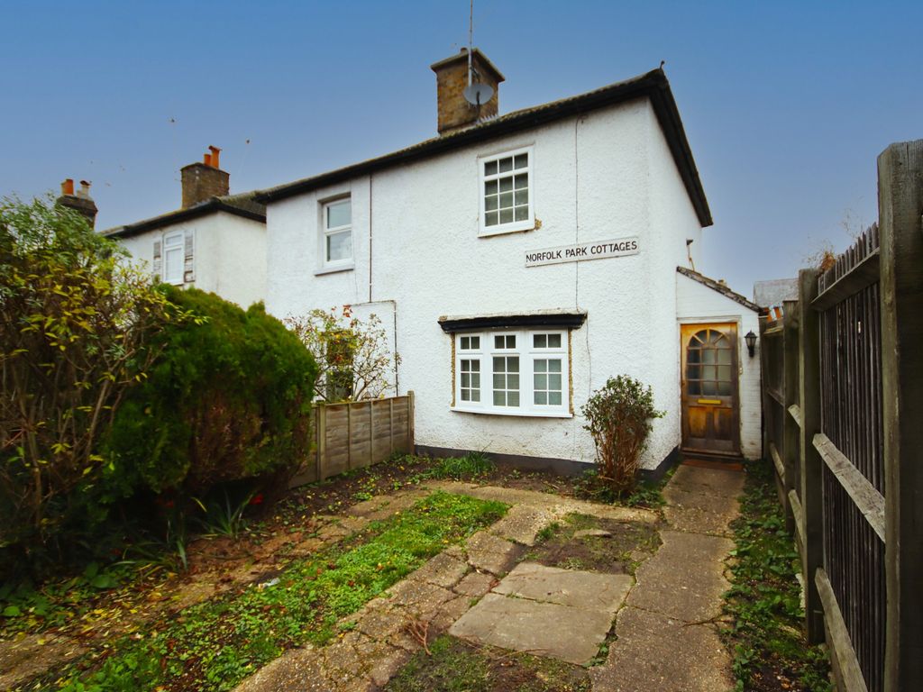 3 bed semidetached house for sale in Norfolk Park Cottages, Maidenhead